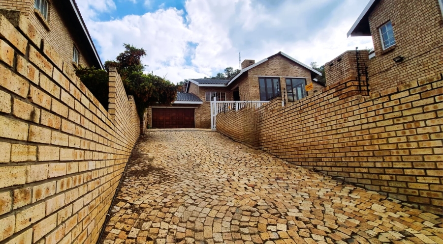 3 Bedroom Property for Sale in Azalea Park North West